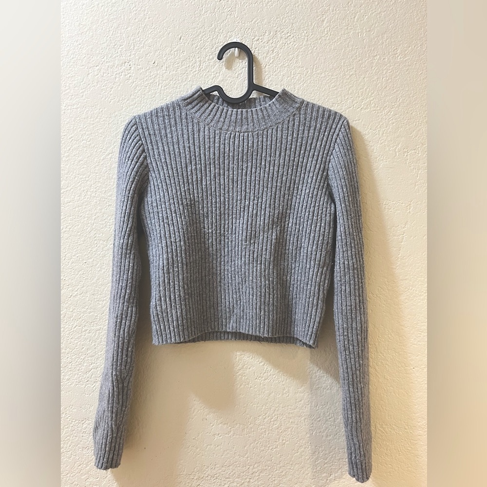 BM turtle neck gray sweater